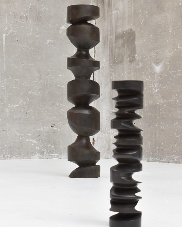 Serie COLLISION -- bronze patiné - Drolerie 1 H. 95 cm D. 19 cm - Fretillement H. 42 cm D. 9 cm